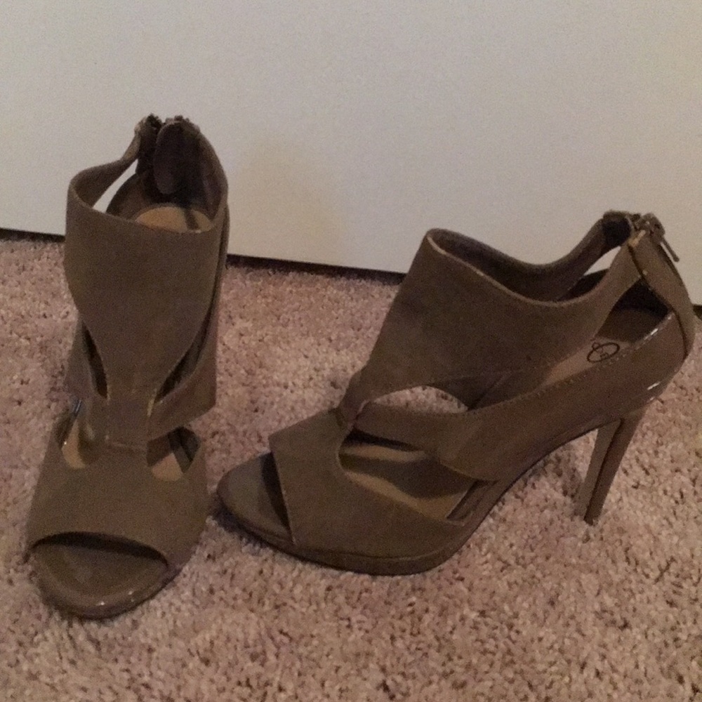 Beige heel